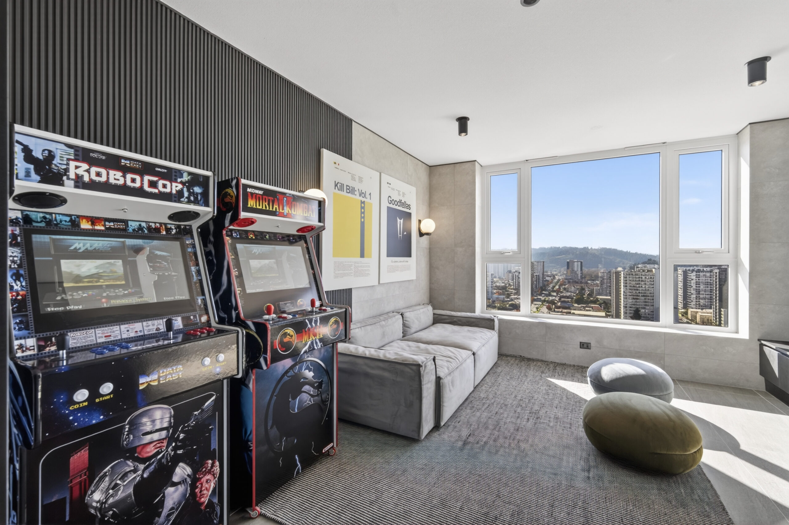 Desconexión total en un ambiente High-Tech. La Sala Gamer de Green Concepción es tu espacio dedicado al entretenimiento, equipada con la tecnología y el diseño ideal para que te sumerjas en tus juegos favoritos o compartas una tarde de diversión con la comunidad.